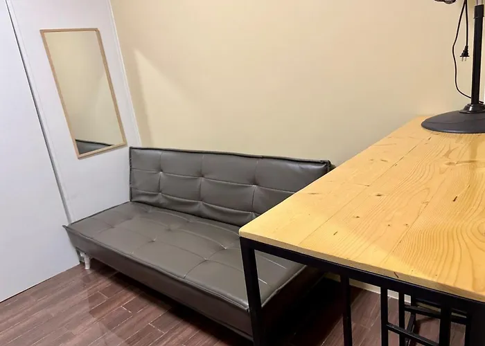 Galloping Executive Makati Gym Swim Park 300 Mbps Appartement