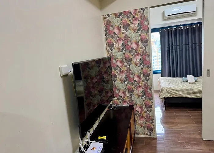 Galloping Executive Makati Gym Swim Park 300 Mbps Appartement